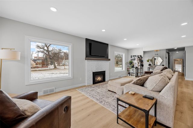 2451 Grande Avenue SE, Cedar Rapids, IA 52403