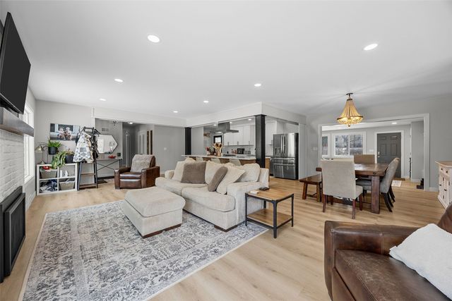 2451 Grande Avenue SE, Cedar Rapids, IA 52403