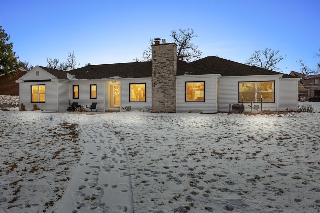 2451 Grande Avenue SE, Cedar Rapids, IA 52403