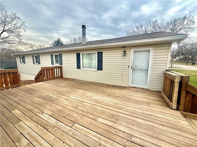 422 E THOMPSON Street, Maryville, MO 64468