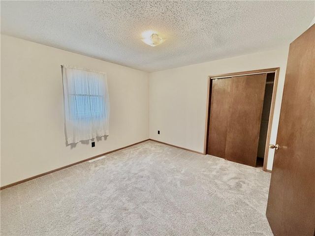 422 E THOMPSON Street, Maryville, MO 64468