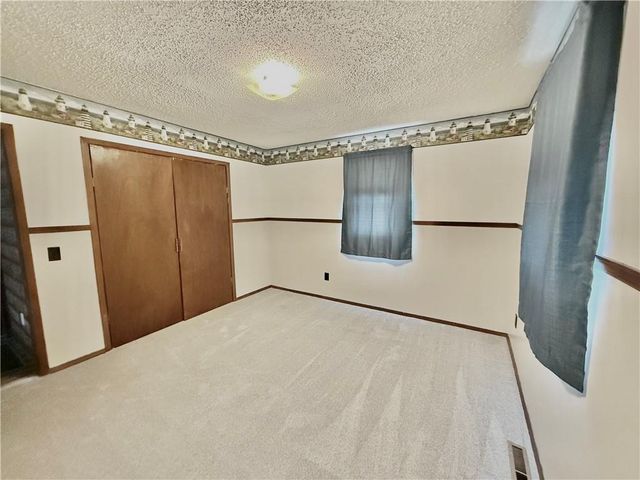 422 E THOMPSON Street, Maryville, MO 64468