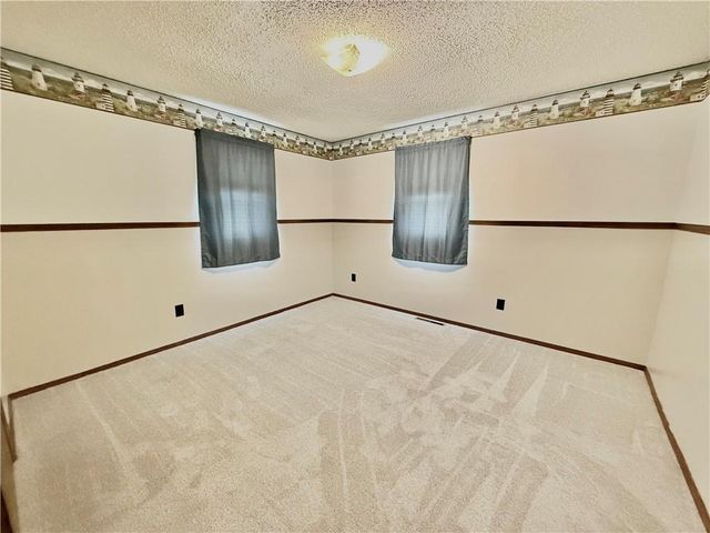 422 E THOMPSON Street, Maryville, MO 64468