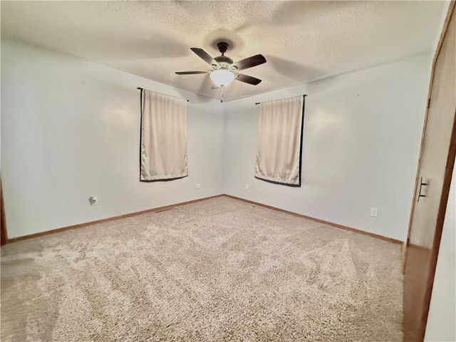 422 E THOMPSON Street, Maryville, MO 64468