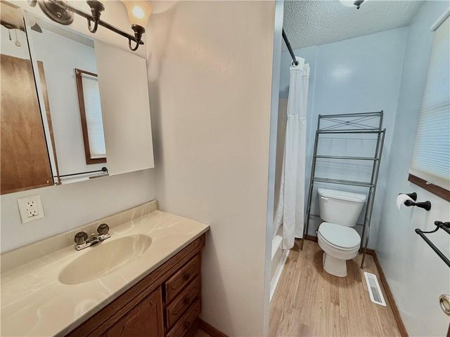 422 E THOMPSON Street, Maryville, MO 64468