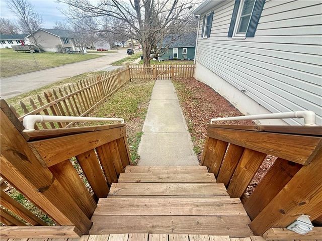 422 E THOMPSON Street, Maryville, MO 64468