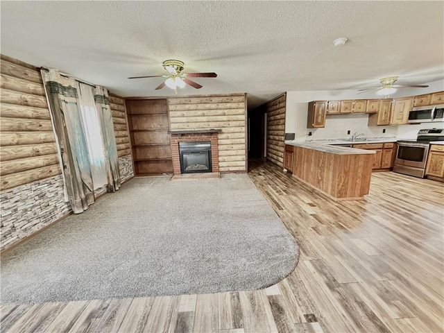 422 E THOMPSON Street, Maryville, MO 64468