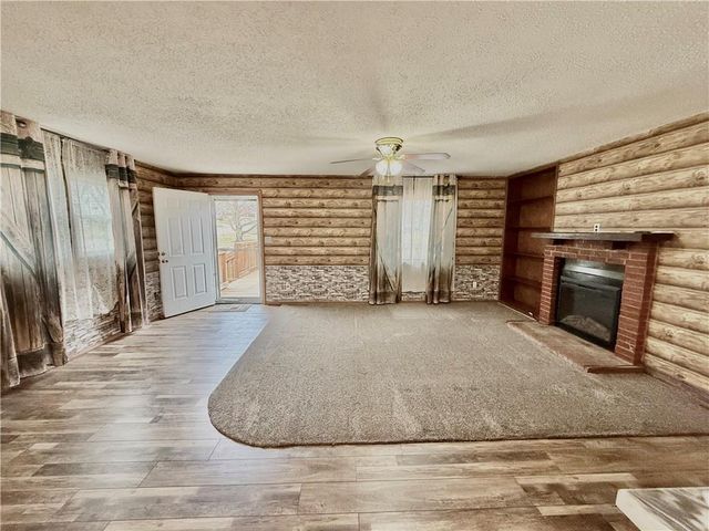 422 E THOMPSON Street, Maryville, MO 64468