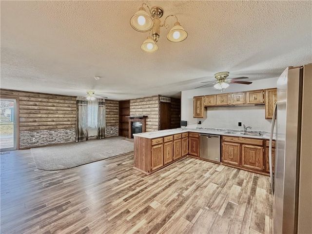 422 E THOMPSON Street, Maryville, MO 64468