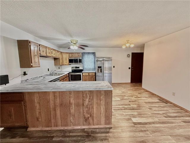 422 E THOMPSON Street, Maryville, MO 64468