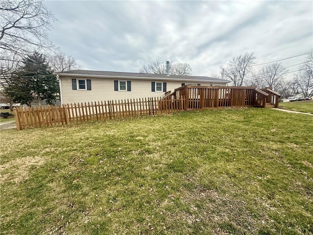 422 E THOMPSON Street, Maryville, MO 64468