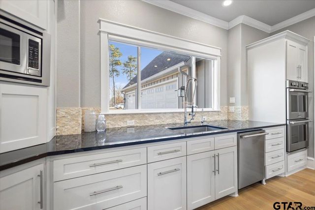 5502 NATHAN DR, Chandler, TX 75758