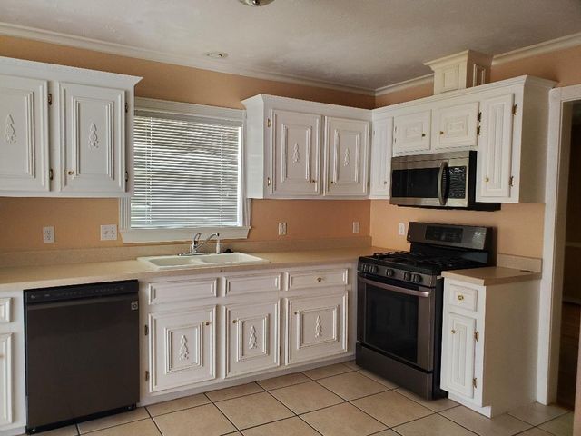 9905 Westview Drive, Houston, TX 77055