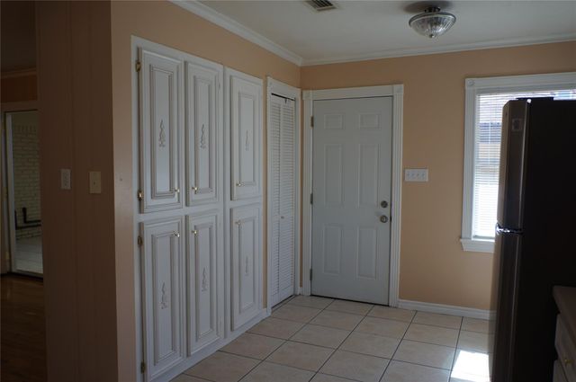 9905 Westview Drive, Houston, TX 77055