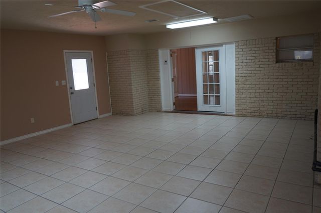 9905 Westview Drive, Houston, TX 77055