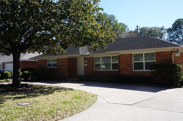 9905 Westview Drive, Houston, TX 77055
