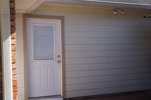 9905 Westview Drive, Houston, TX 77055