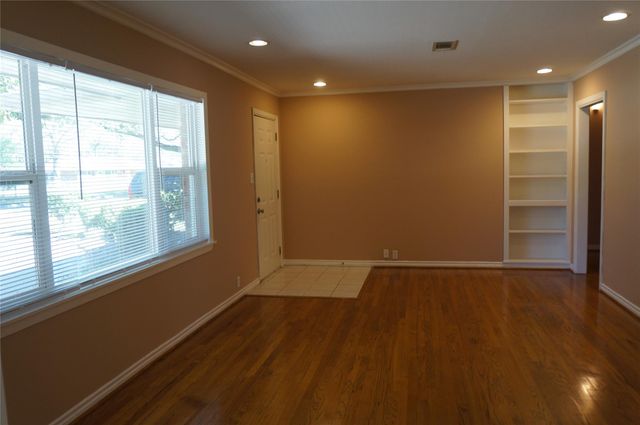 9905 Westview Drive, Houston, TX 77055