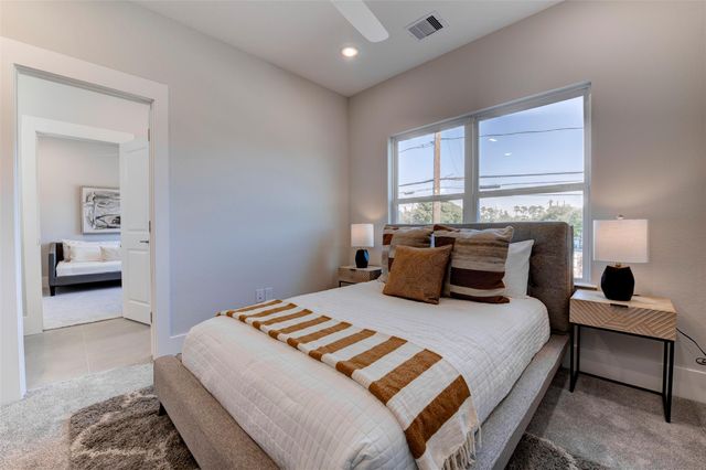 5132 Rosslyn Road, Houston, TX 77018