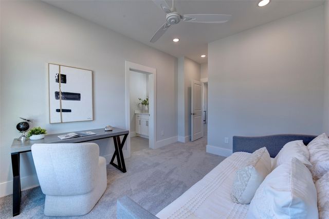 5132 Rosslyn Road, Houston, TX 77018