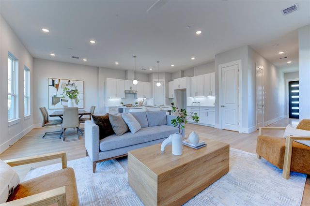 5132 Rosslyn Road, Houston, TX 77018