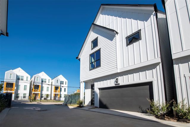 5132 Rosslyn Road, Houston, TX 77018