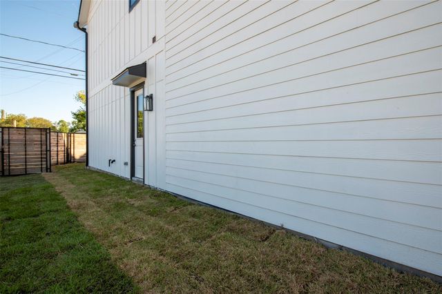 5132 Rosslyn Road, Houston, TX 77018