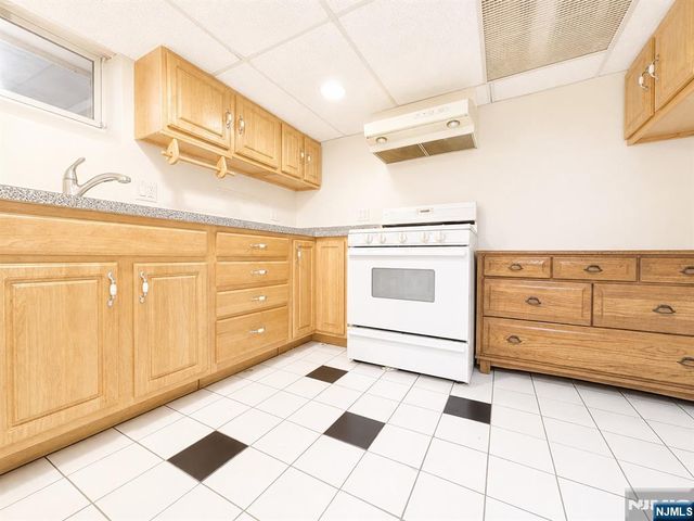 949 Garrison Avenue, Teaneck, NJ 07666
