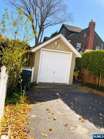 949 Garrison Avenue, Teaneck, NJ 07666