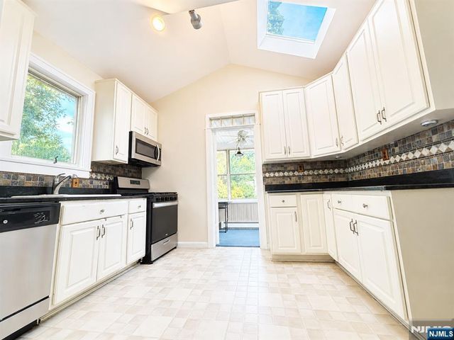 949 Garrison Avenue, Teaneck, NJ 07666
