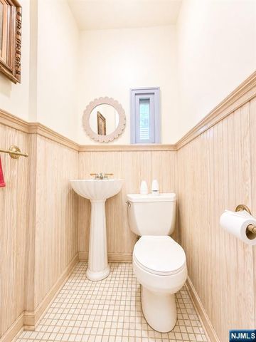 949 Garrison Avenue, Teaneck, NJ 07666