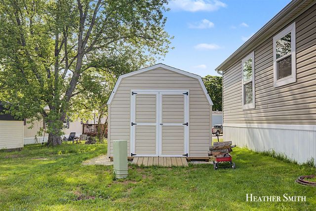 1285 Ashbrook Street, Belmont, MI 49306