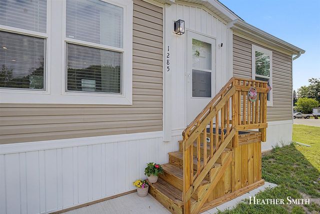 1285 Ashbrook Street, Belmont, MI 49306