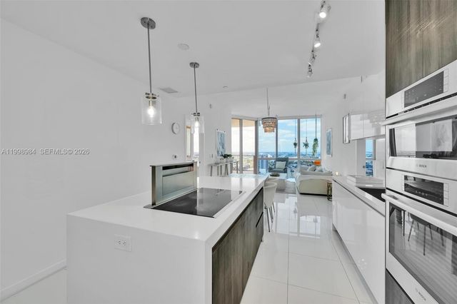 851 NE 1st Ave 3708, Miami, FL 33132
