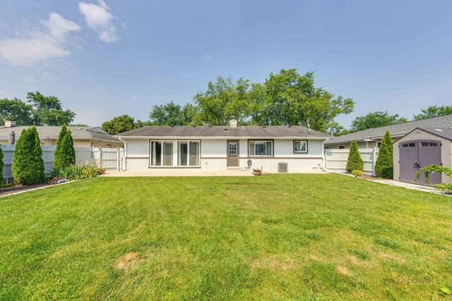 5 Wildwood Road, Elk Grove Village, IL 60007