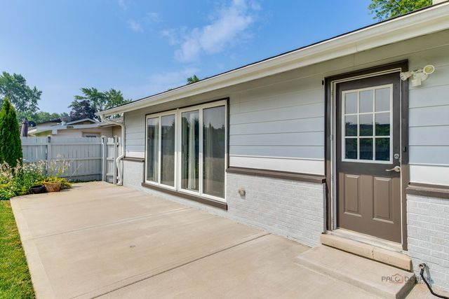 5 Wildwood Road, Elk Grove Village, IL 60007