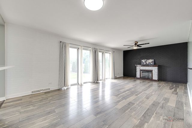 5 Wildwood Road, Elk Grove Village, IL 60007