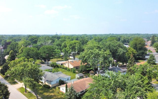 5 Wildwood Road, Elk Grove Village, IL 60007