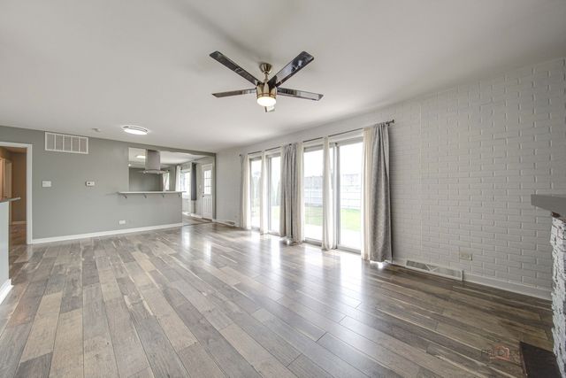 5 Wildwood Road, Elk Grove Village, IL 60007