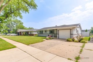 5 Wildwood Road, Elk Grove Village, IL 60007