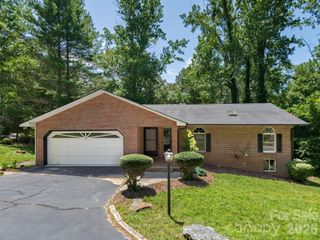 19 Loggers Run, Hendersonville, NC 28739