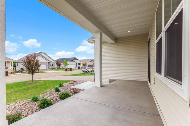 2080 Ridge Pointe Drive, Hastings, MN 55033