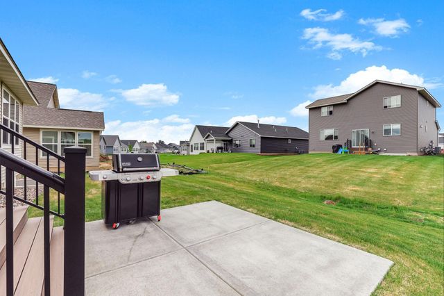 2080 Ridge Pointe Drive, Hastings, MN 55033