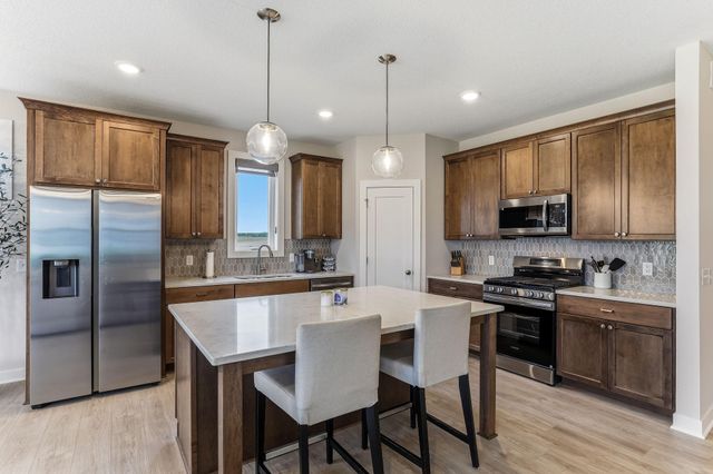 2080 Ridge Pointe Drive, Hastings, MN 55033