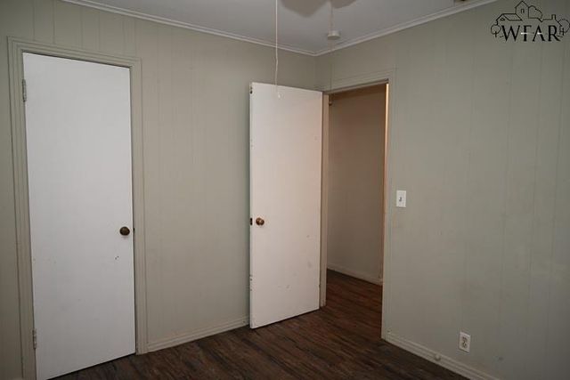 106 W WASHINGTON AVENUE, Iowa Park, TX 76367