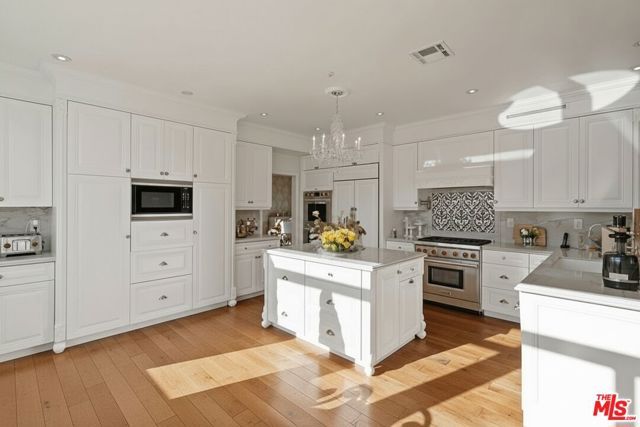3900 Hilton Head Way, Tarzana (los Angeles), CA 91356