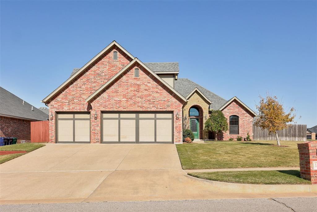 10812 Wild Horse Creek Drive, Yukon, OK 73099