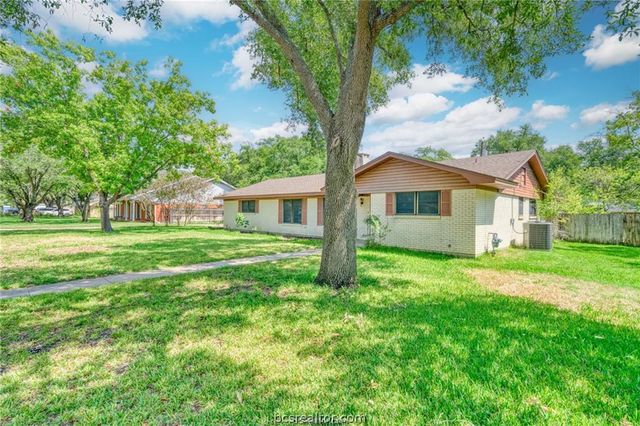 1100 Goode Drive, College Station, TX 77840