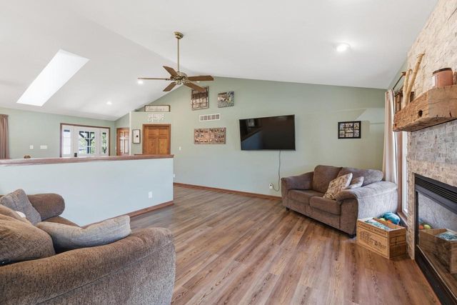 1140 Ellys WAY, Slinger, WI 53086