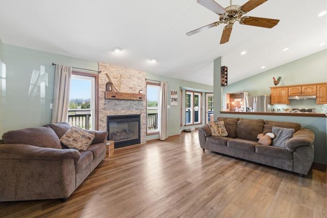 1140 Ellys WAY, Slinger, WI 53086